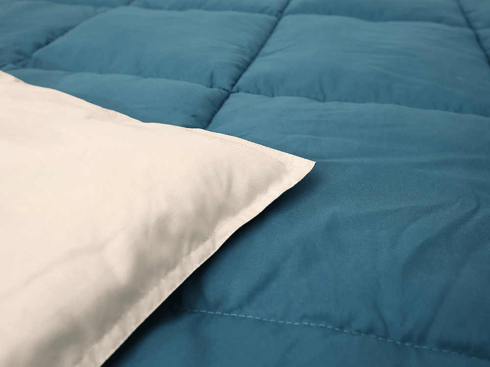 Selimut poliester warna ganda berganda